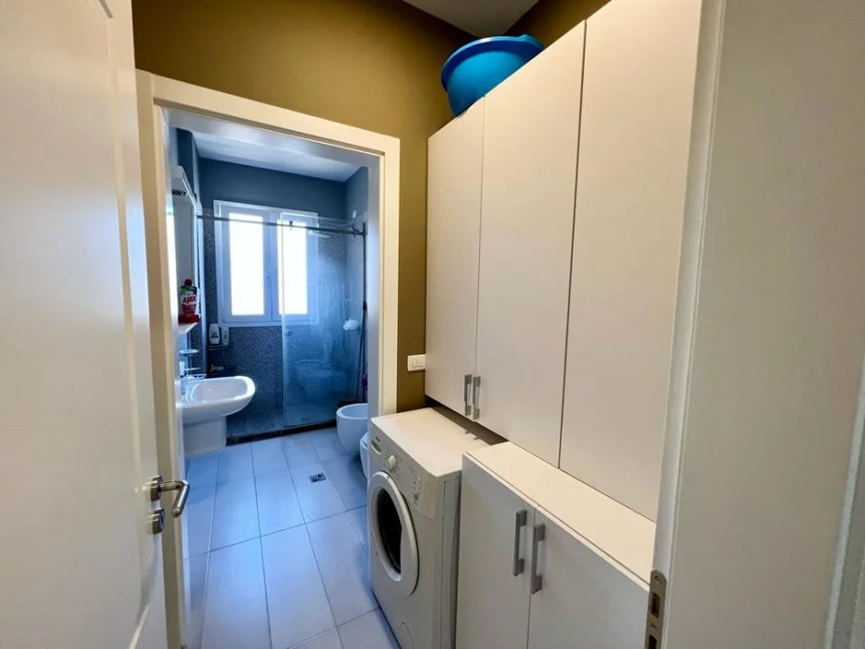 Tirane, jepet me qera apartament 2+1+Aneks+Ballkon Kati 5, 114 m² 720 € (Liqeni i Thate)