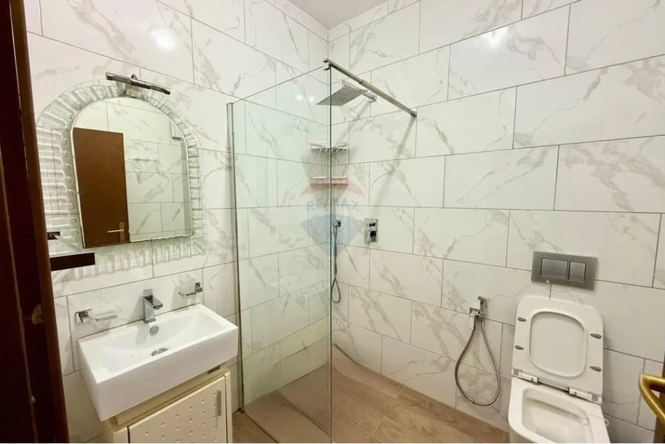 Tirane, jepet me qera apartament 3+1+Aneks+Ballkon Kati 2, 124 m² 800 € (Komuna e Parisit)