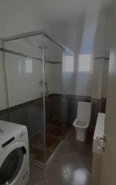 Durres, shitet apartament 3+1+Aneks+Ballkon Kati 2, 140 m² 125.000 € (Spitalle)