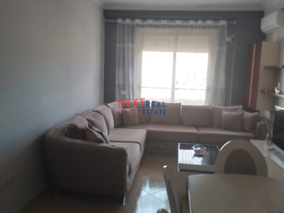 Vlore, jepet me qera apartament 2+1+Ballkon Kati 6, 110 m² 350 € (COLE)