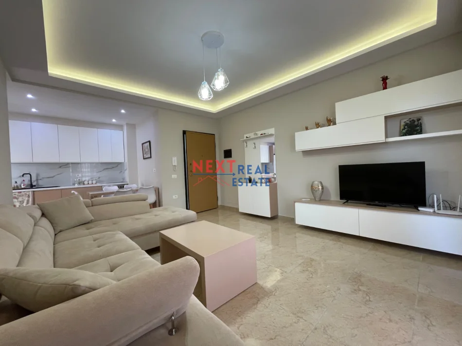 Vlore, jepet me qera apartament 1+1+Ballkon , 600 € (LUNGOMARE)