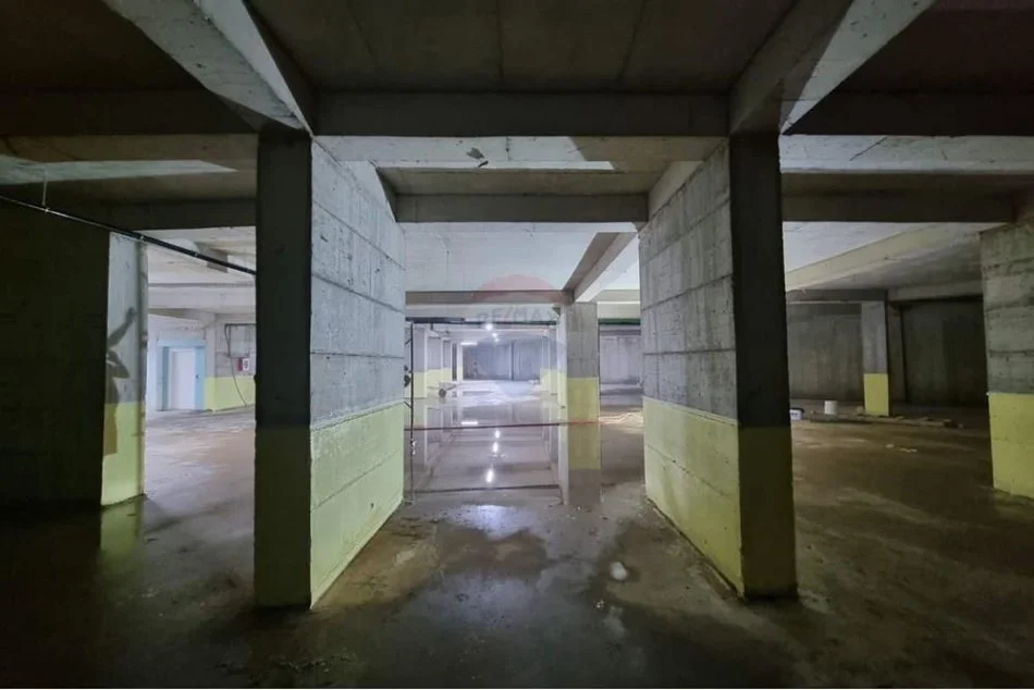 Tirane, shitet garazh | post parkimi Kati -2, 37 m² 35.000 € (Rruga e Durresit)