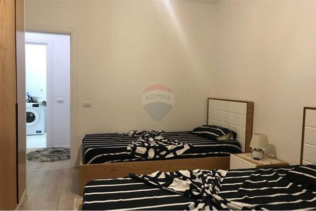 Tirane, jepet me qera apartament 2+1+BLK 110 m² 500 Euro (Pallati me Shigjeta)