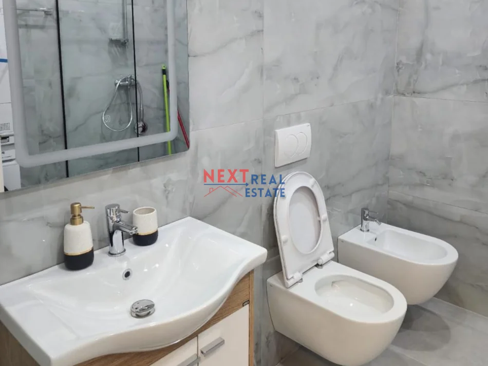 Vlore, jepet me qera apartament 2+1+Ballkon , 600 € (VLORE-SKELE)