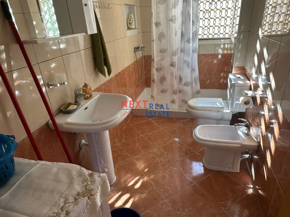 Vlore, jepet me qera apartament 2+1+Aneks+Ballkon Kati 4, 110 m² 500 € (GJERGJ ARANITI)