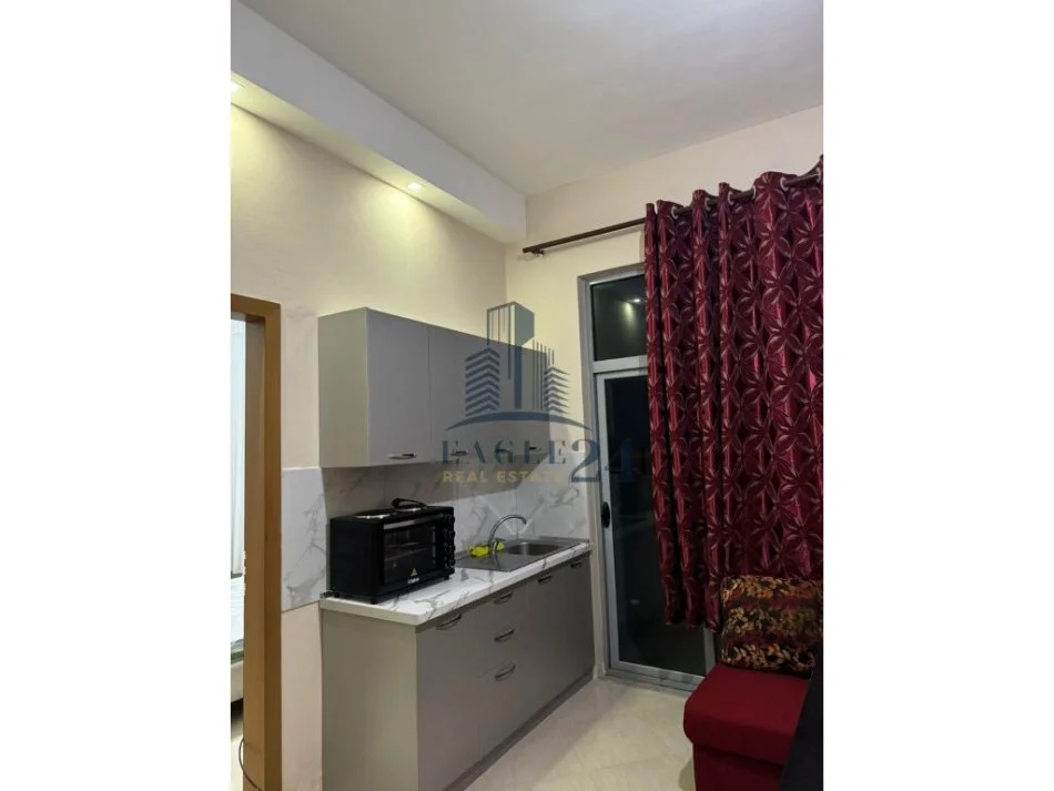 Tirane, jepet me qera apartament 1+1 , 65 m² 350 € (JORDAN MISJA)