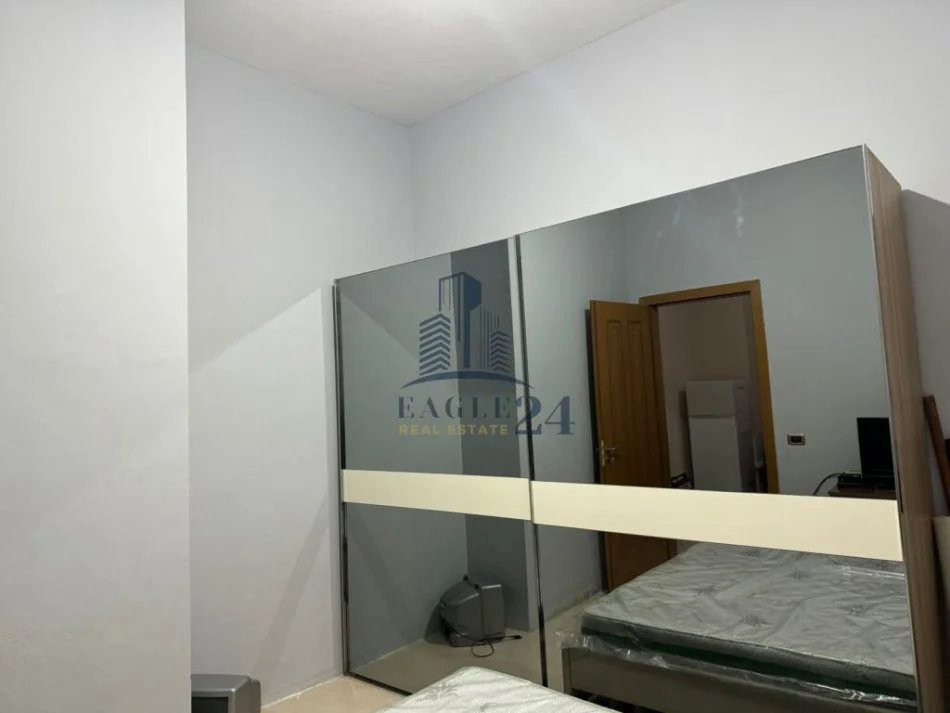 Tirane, jepet me qera apartament 1+1 , 65 m² 350 € (JORDAN MISJA)