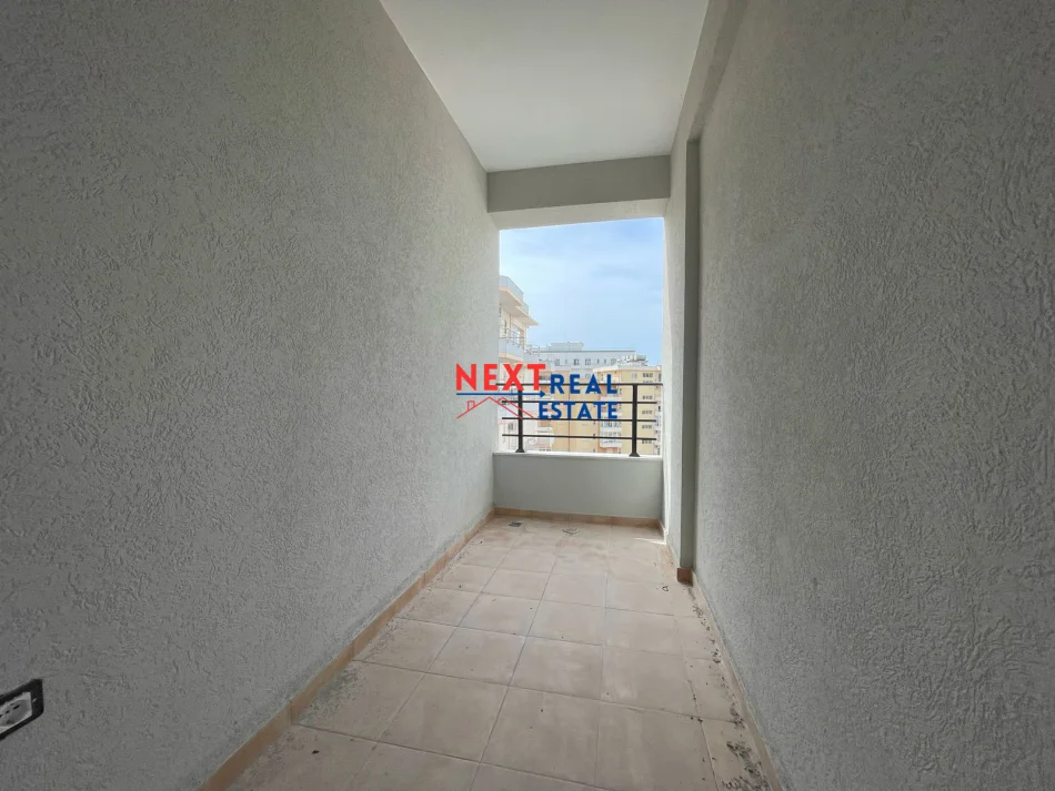 SHITET APARTAMENT 2+1 ME PAMJE DETI NE LUNGOMARE, VLORE