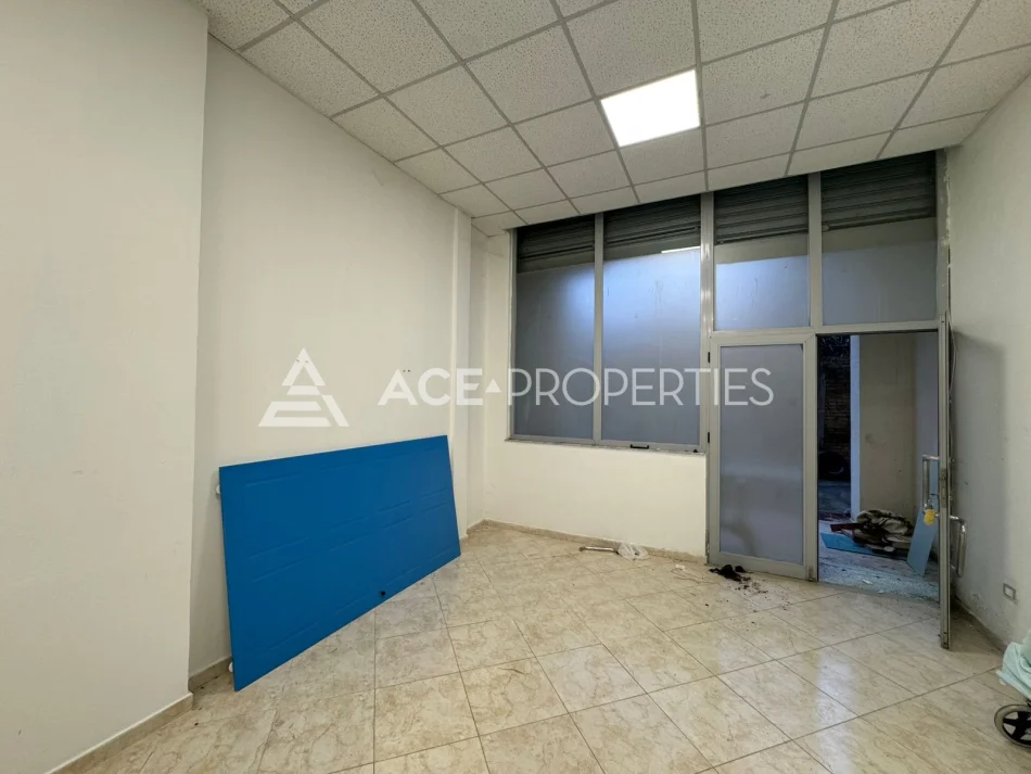 Durres, jepet me qera ambjent biznesi Kati 0, 45 m² 320 € (Vollga, Durres)