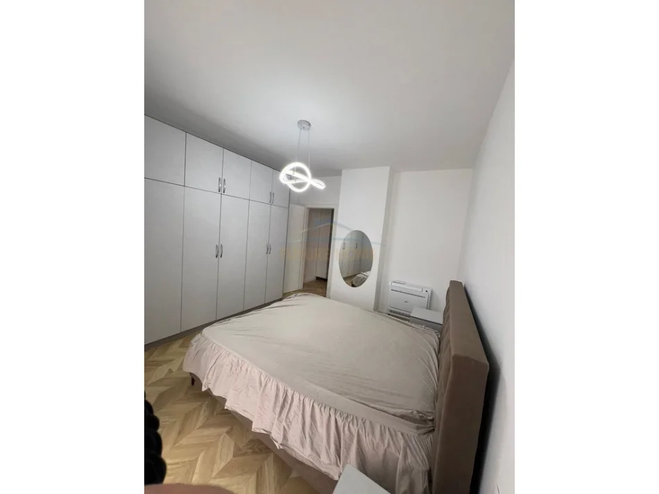 Tirane, jepet me qera apartament 1+1 Kati 7, 70 m² 450 € (KOMPLEKSI JOLLA , Astir)