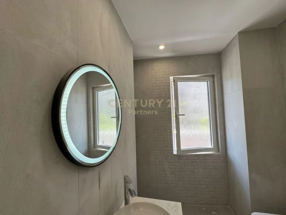 Shqiperi, shitet apartament 2+1, Kati 3, 86 m² 130,000 € (Astir)