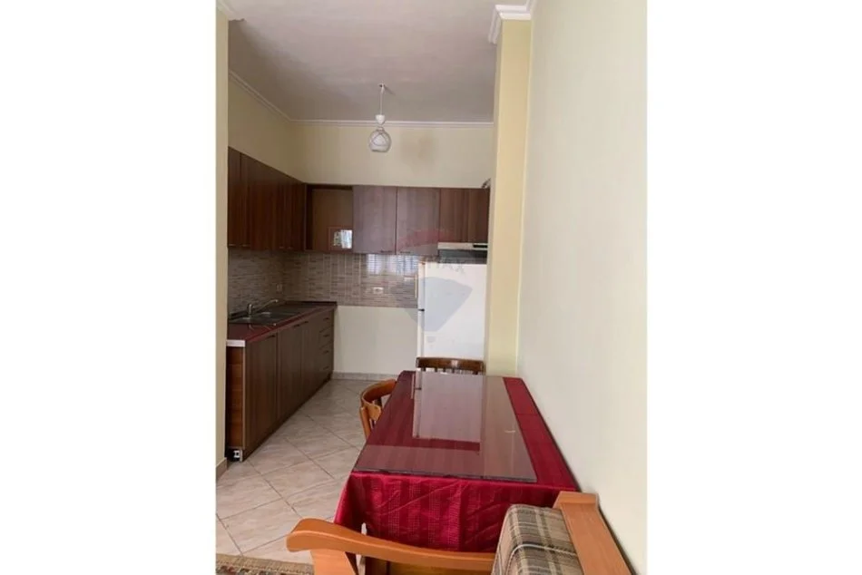 Tirane, jepet me qera apartament 1+1 Kati 1, 60 m² 300 € (Qytet Studenti)