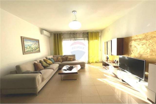 Tirane, jepet me qera apartament 2+1 Kati 3, 105 m² 700 Euro (Don Bosko)