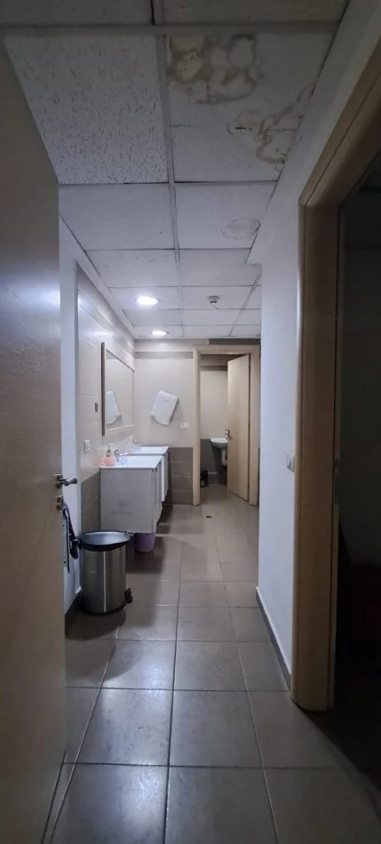 Tirane, jepet me qera zyre Kati 7, 244 m² 2.200 € (Rruga e Dibres, Selvia, Tirane)