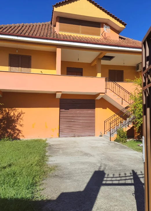 Tirane, jepet me qera Vile 2+1 Kati 1, 120 m² 500 € (Jusuf Gervalla)