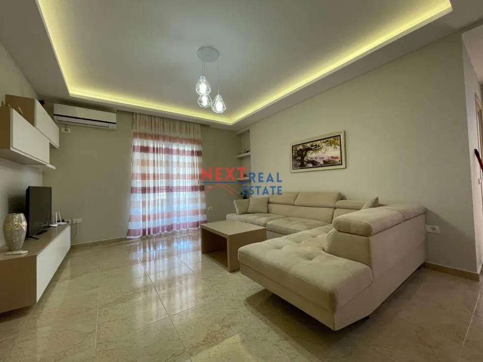 Vlore, jepet me qera apartament 1+1+Ballkon , 600 € (LUNGOMARE)