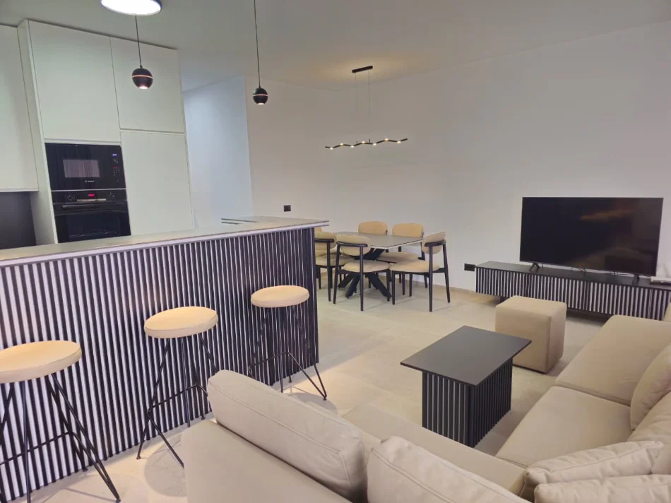 Tirane, jepet me qera apartament 2+1+Ballkon Kati 1, 110 m² 1.350 € (Liqeni Thate)