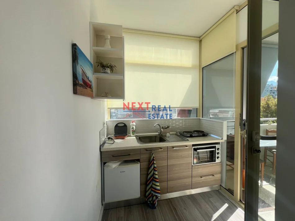 Vlore, jepet me qera apartament 1+1+Ballkon Kati 2, 300 € (TEK HOTEL PARTNER)