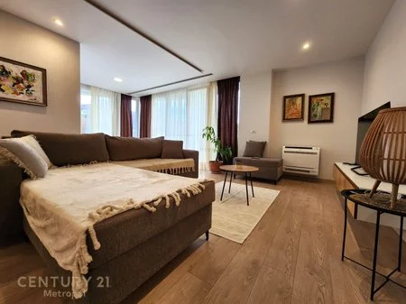 Tirane, jepet me qera apartament 3+1 Kati 3, 143 m² 800 € (Kopshti Botanik)