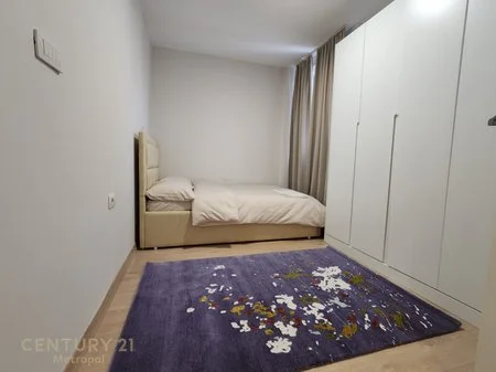 Tirane, jepet me qera apartament 3+1 Kati 3, 143 m² 800 € (Kopshti Botanik)