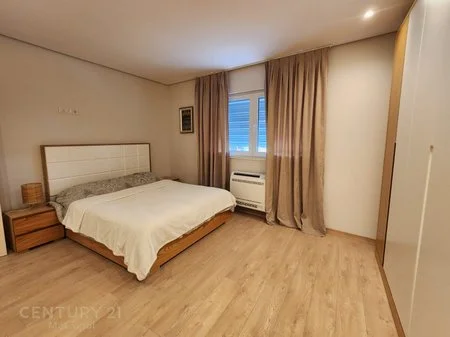 Tirane, jepet me qera apartament 3+1 Kati 3, 143 m² 800 € (Kopshti Botanik)