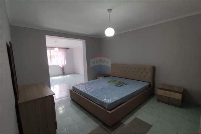 Tirane, jepet me qera apartament 1+1+BLK Kati 4, 88 m² 380 Euro (Mine Peza)