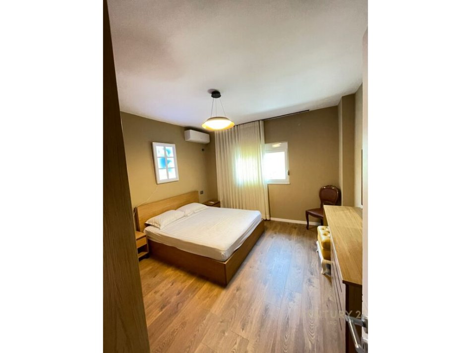 Tirane, jepet me qera apartament 2+1 Kati 3, 100 m² 850 € (Komuna e parisit)
