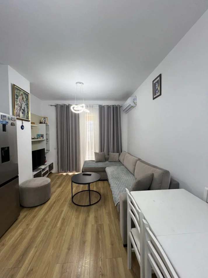 Tirane, jepet me qera apartament 1+1+Ballkon Kati 4, 69 m² 600 € (FUSHA E AVIACIONIT)