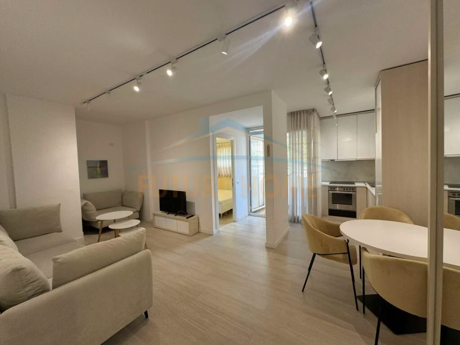 Tirane, jepet me qera apartament 1+1 Kati 1, 55 m² 550 € (KOMUNA E PARISIT)