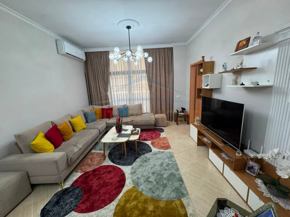 Tirane, shitet apartament 3+1+2 Kati 5, 136 m² 340.000 € (RRUGA E KAVAJES)