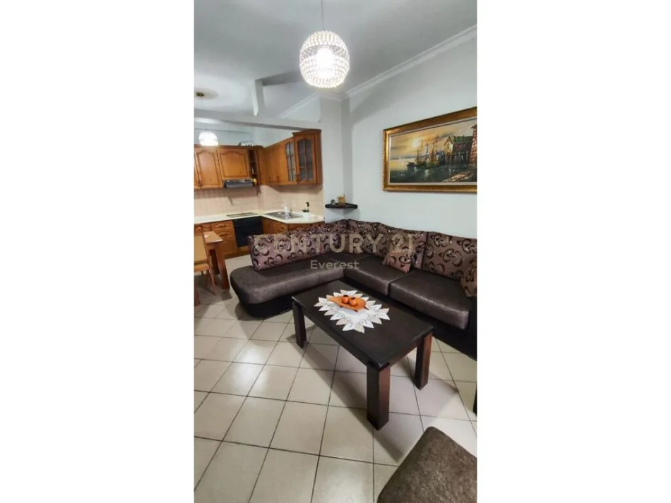 Tirane, jepet me qera apartament 2+1 Kati 2, 95 m² 420 € (SHKOZE)