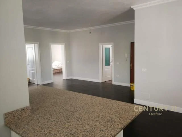 Shqiperi, jepet me qera apartament Kati 3, 113 m² 700 Euro