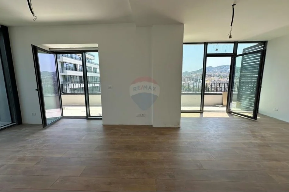 jepet me qera , 140 m² 1.600 € (Jepet per Qira zyre te "Lake View"!)