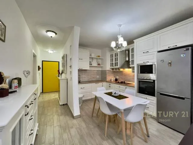 Tirane, jepet me qera apartament 2+1+A+BLK Kati 2, 101 m² 500 Euro (KODRA DIELLIT)