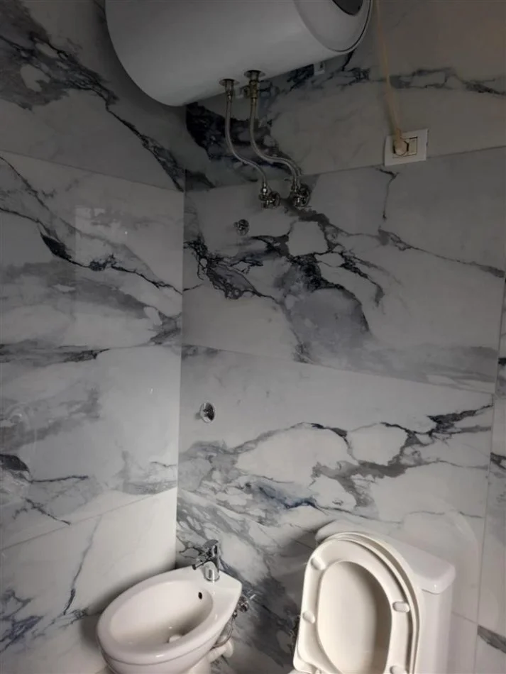 Tirane, jepet me qera apartament 1+1+Ballkon Kati 6, 60 m² 500 € (Rruga Dibres)