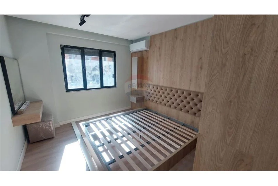 Tirane, jepet me qera apartament 1+1 , 75 m² 750 € (komuna parisit)