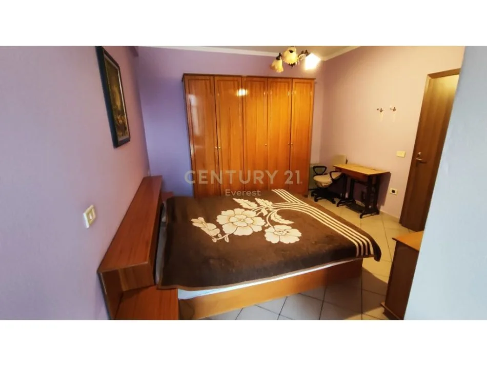 Tirane, jepet me qera apartament 2+1 Kati 2, 95 m² 420 € (SHKOZE)