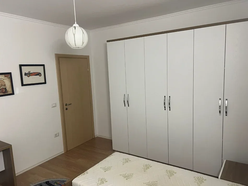 Tirane, jepet me qera apartament 3+1 Kati 1, 120 m² 635 € (rrapo hekali)