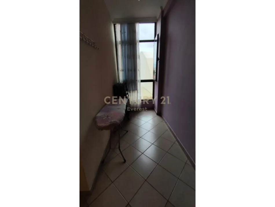 Tirane, jepet me qera apartament 2+1 Kati 2, 95 m² 420 € (SHKOZE)