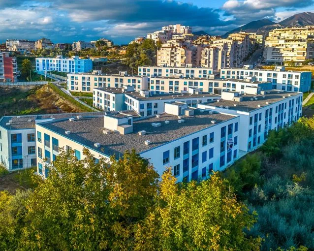 Tirane, jepet me qera apartament 1+1 Kati 2, 47 m² 400 € (kompleksi kadiu, ali demi)