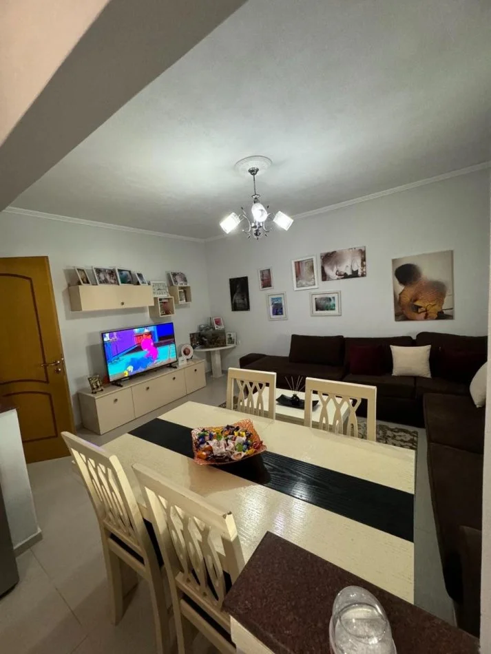 Tirane, shitet 2+1 Kati 4, 