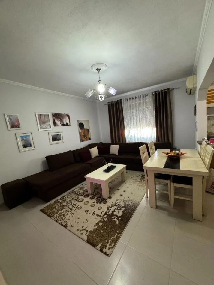 Tirane, shitet 2+1 Kati 4, 