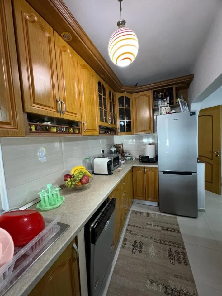 Tirane, shitet 2+1 Kati 4, 