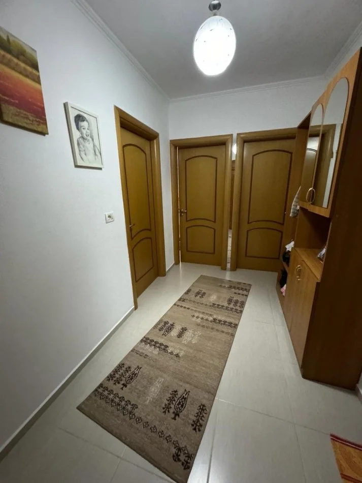 Tirane, shitet 2+1 Kati 4, 