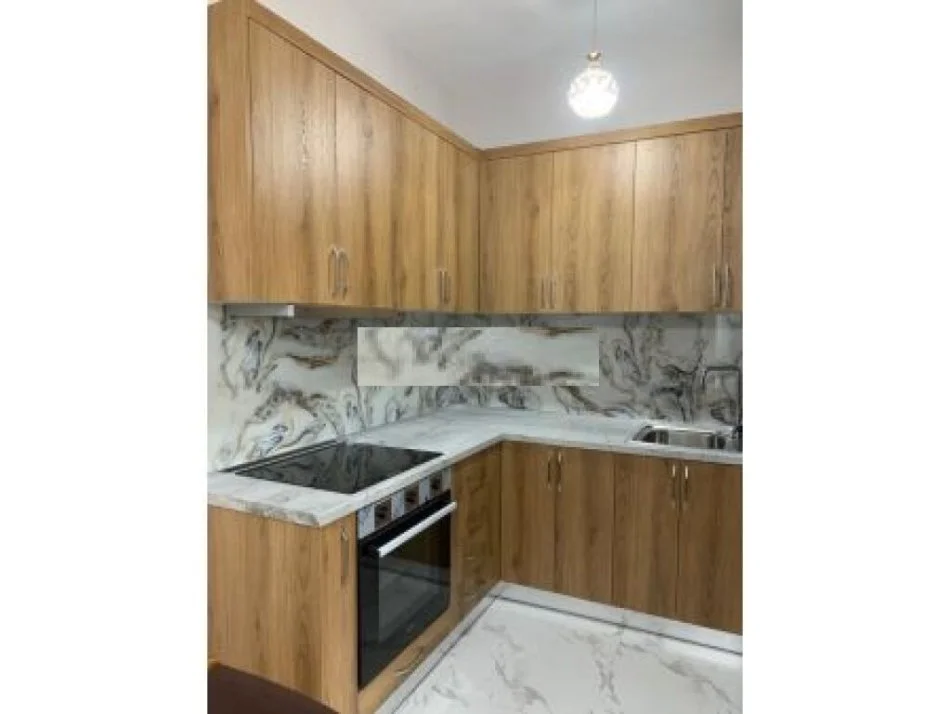 Tirane, jepet me qera 2+1 Kati 6, 115 m² 500 € (Kthesa e Kamzes)