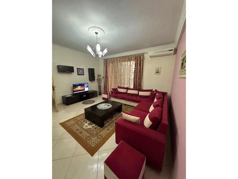 Tirane, jepet me qera apartament 2+1+Aneks+Ballkon Kati 3, 100 m² 500 € (Jata Market Astir)