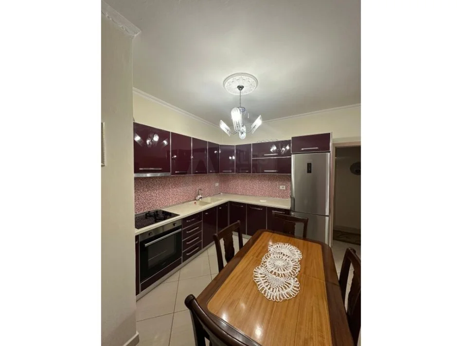 Tirane, jepet me qera apartament 2+1+Aneks+Ballkon Kati 3, 100 m² 500 € (Jata Market Astir)