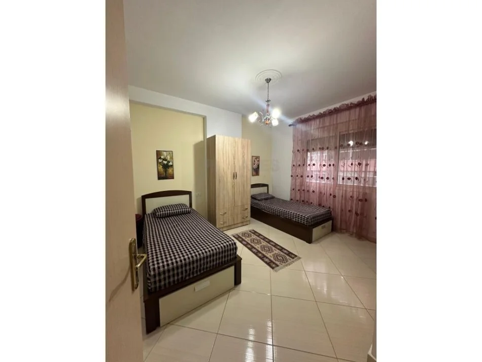 Tirane, jepet me qera apartament 2+1+Aneks+Ballkon Kati 3, 100 m² 500 € (Jata Market Astir)