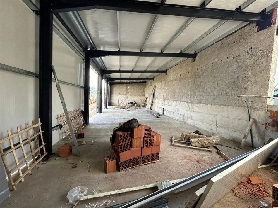 Tirane, jepet me qera ambjent biznesi , , 130 m² 900 € (Sauk)