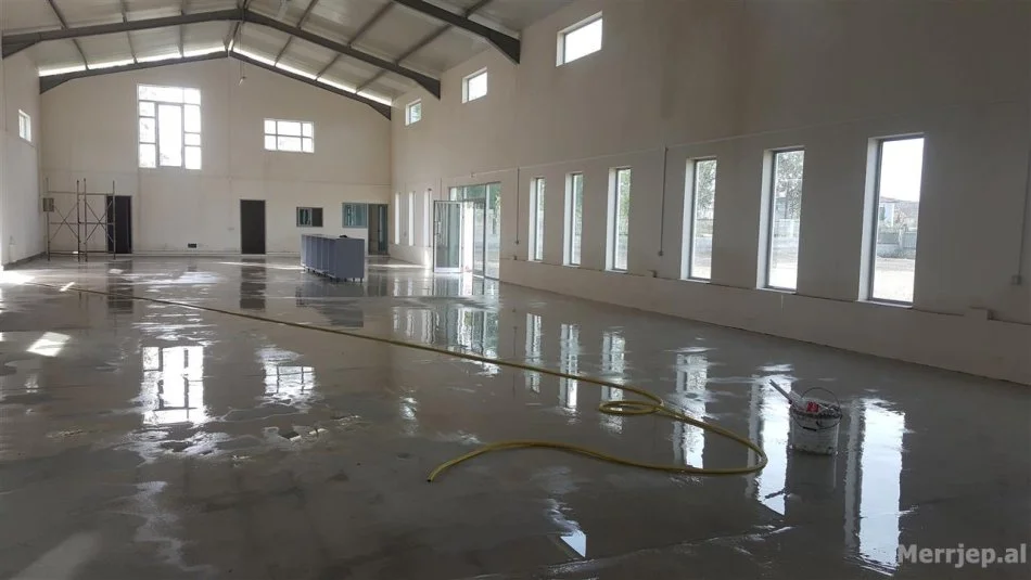 Tirane, jepet me qera magazine Kati 0, 510 m² 2.500 € (Vore)